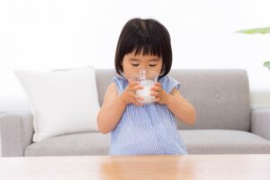 Tips Memilih Susu UHT Untuk Anak